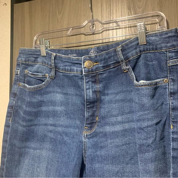 St. John’s Bay Capri Jeans Size 16W - Picture 2 of 6